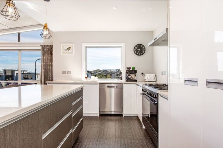 Photo of property in 7 Aoraki Rise, Aotea, Porirua, 5024