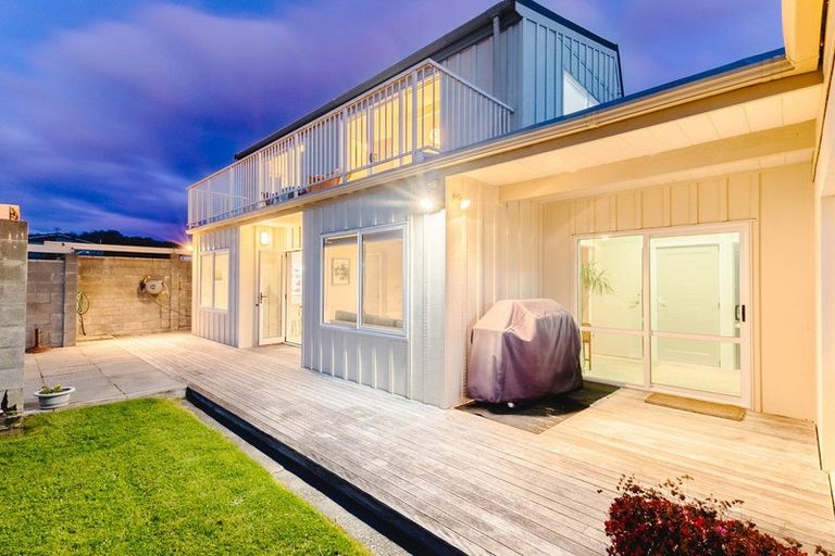 Photo of property in 115 Field Way, Waikanae Beach, Waikanae, 5036