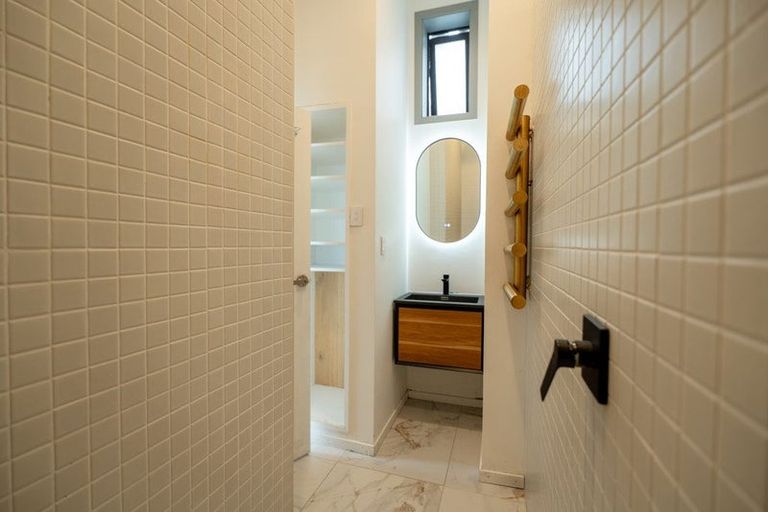 Photo of property in 1/23 Bernleigh Terrace, West Harbour, Auckland, 0618