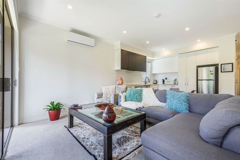 Photo of property in 4/2 Warrant Officer Lane, Hobsonville, Auckland, 0616