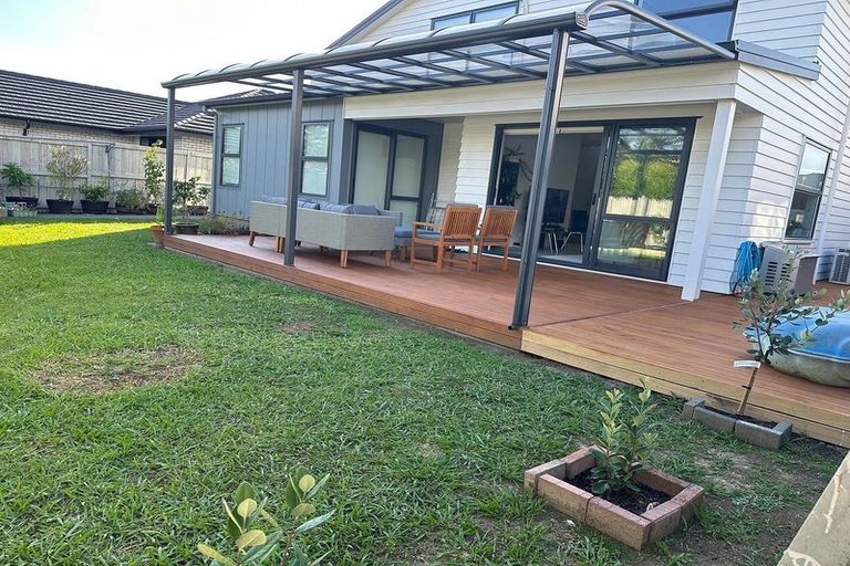 Photo of property in 54 Waituarua Drive, Takanini, 2112