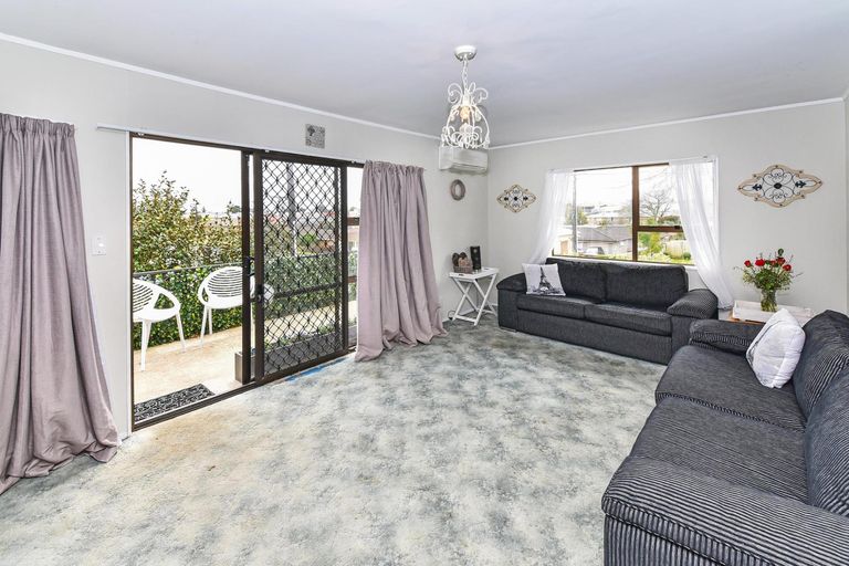 Photo of property in 1/2 West Street, Papakura, 2110