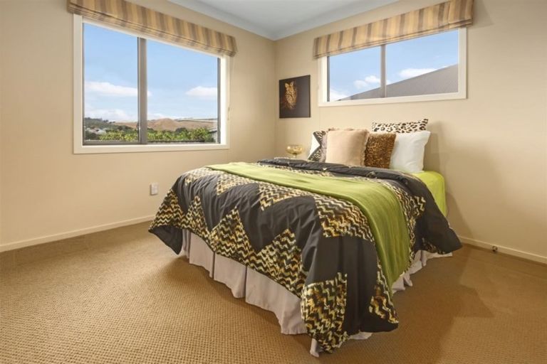 Photo of property in 8 Aoraki Rise, Aotea, Porirua, 5024