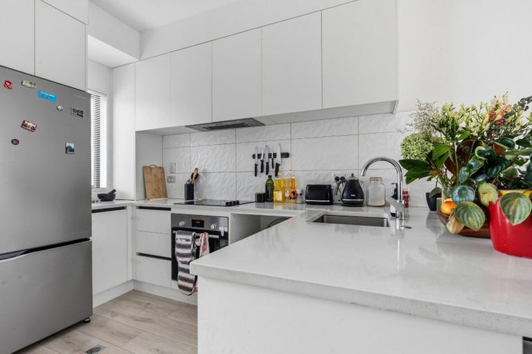 Photo of property in 6/2 Abbotleigh Avenue, Te Atatu Peninsula, Auckland, 0610