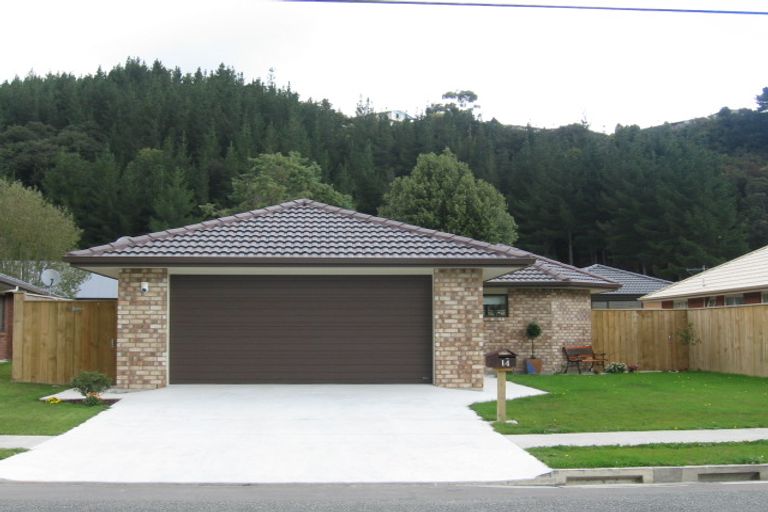 Photo of property in 14 Pinehill Crescent, Trentham, Upper Hutt, 5018