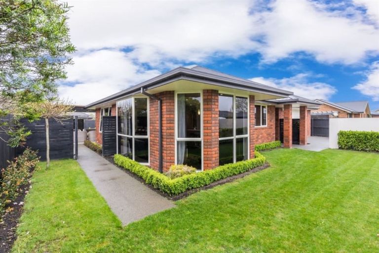 Photo of property in 11 Coolspring Way, Redwood, Christchurch, 8051
