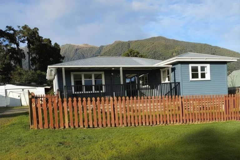 Photo of property in 9 Main Road, Fox Glacier, 7886