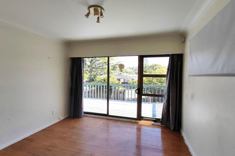 Photo of property in 33 Lynden Avenue, Hillcrest, Auckland, 0627