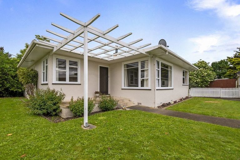 Photo of property in 24 Kent Crescent, Awapuni, Palmerston North, 4412
