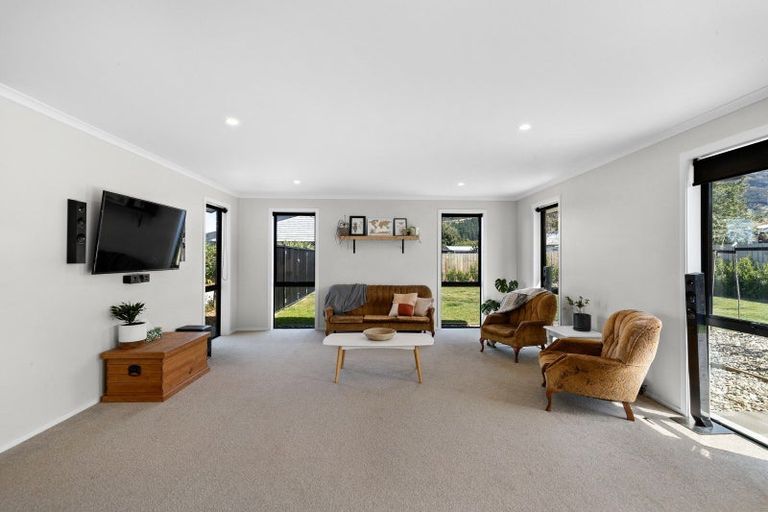 Photo of property in 33 Timsfield Drive, Lake Hawea, Wanaka, 9382