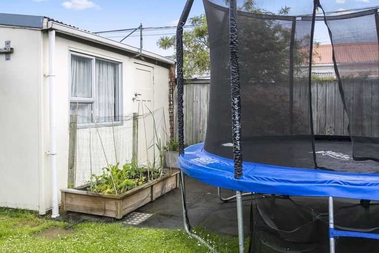 Photo of property in 59 Oxford Street, South Dunedin, Dunedin, 9012