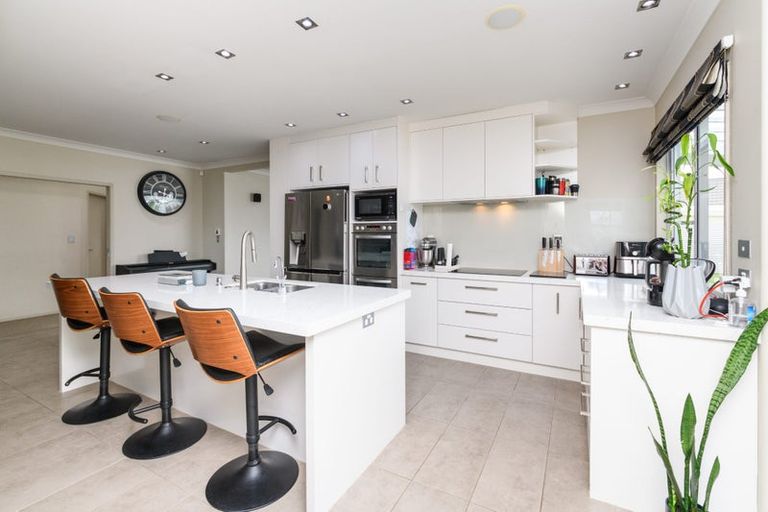 Photo of property in 1 Tennyson Avenue, Kelvin Grove, Palmerston North, 4414