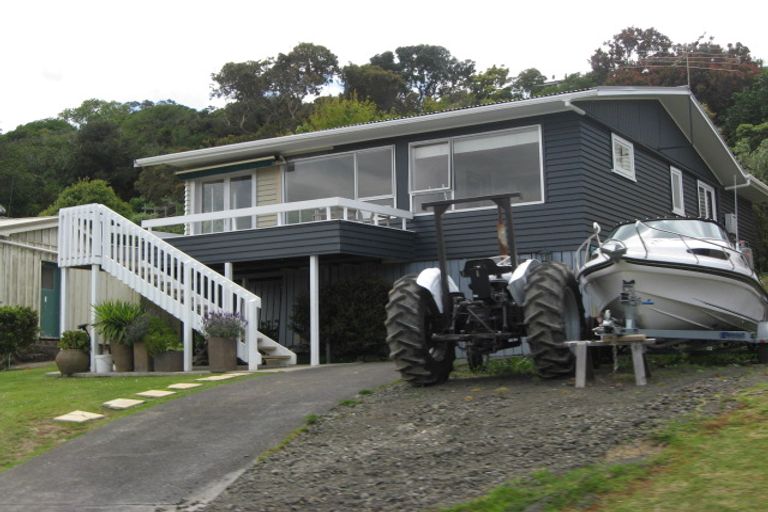 Photo of property in 69 De Luen Avenue, Tindalls Beach, Whangaparaoa, 0930