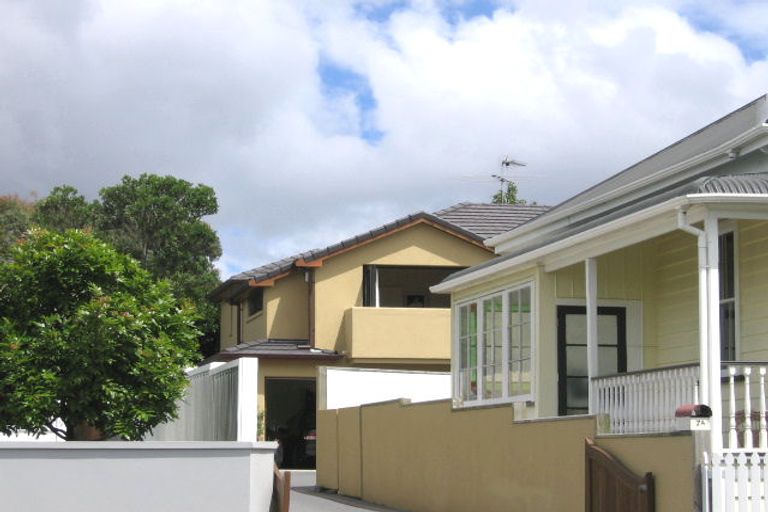 Photo of property in 7a Waterview Road, Stanley Point, Auckland, 0624