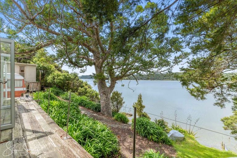 Photo of property in 429 Heatley Road, Whakapirau, Maungaturoto, 0583