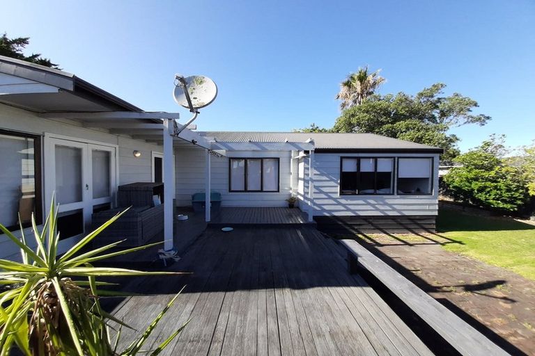 Photo of property in 16 Finlayson Avenue, Clendon Park, Auckland, 2103