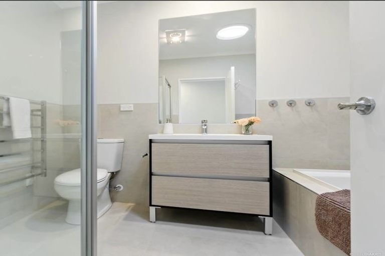 Photo of property in 47 Glidepath Road, Hobsonville, Auckland, 0616