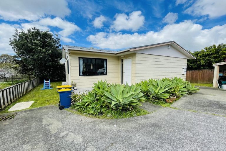 Photo of property in 10a Elizabeth Drive, West Harbour, Auckland, 0618