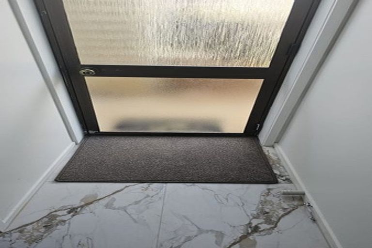 Photo of property in 1/6 Annette Avenue, Te Atatu South, Auckland, 0610