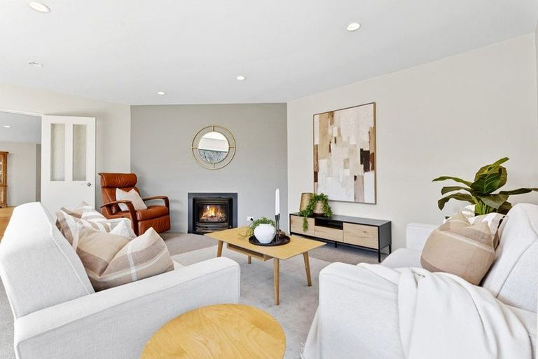 Photo of property in 52 Kath Hopper Drive, Orewa, 0931