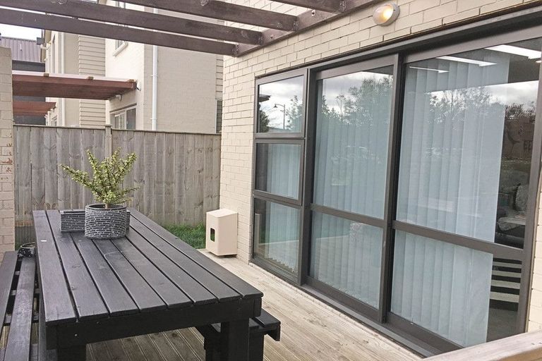 Photo of property in 29 Popokatea Drive, Takanini, 2112