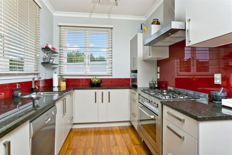 Photo of property in 2 Peter Terrace, Castor Bay, Auckland, 0620