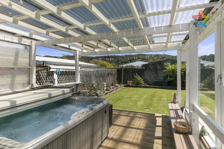 Photo of property in 33 Meremere Street, Wainuiomata, Lower Hutt, 5014