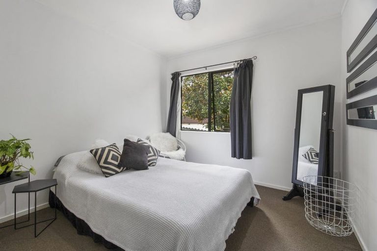 Photo of property in 3a John Webster Place, Glen Eden, Auckland, 0602