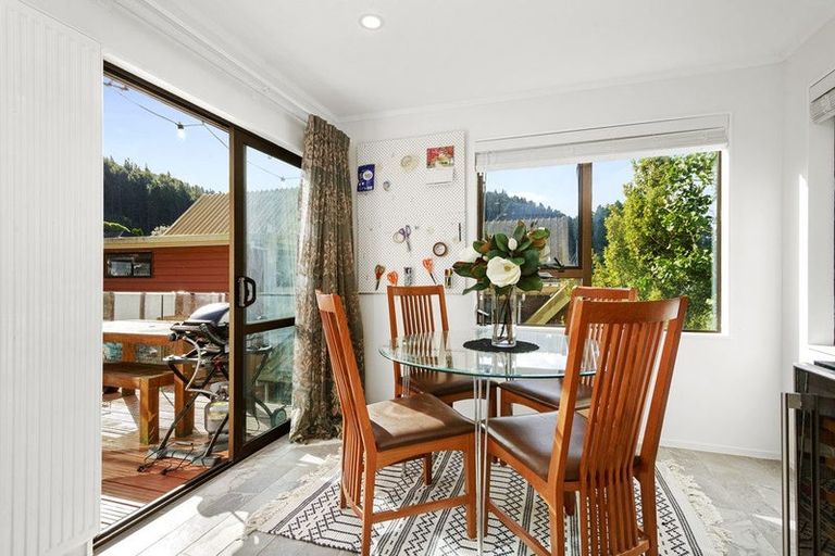 Photo of property in 6 Duval Grove, Tawa, Wellington, 5028