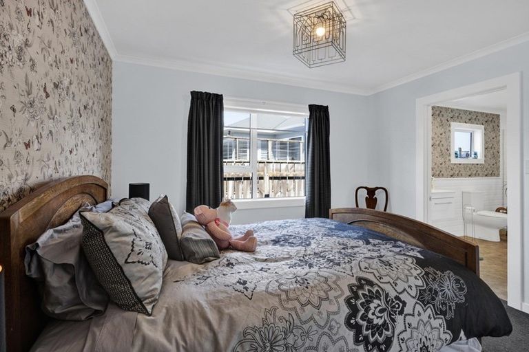 Photo of property in 30 Kahikatea Street, Inglewood, 4330