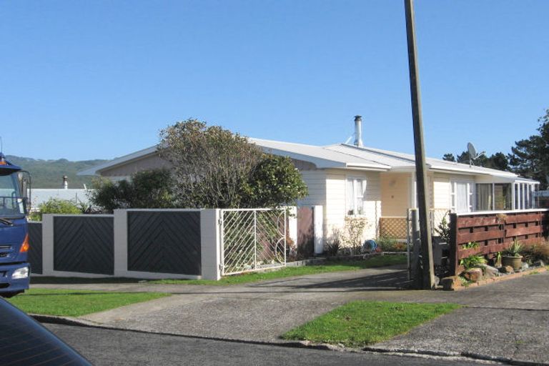 Photo of property in 8 Brian Place, Titahi Bay, Porirua, 5022