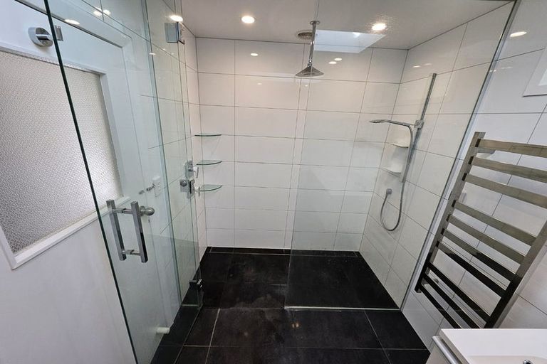 Photo of property in 28 Bloomfield Terrace, Hutt Central, Lower Hutt, 5010