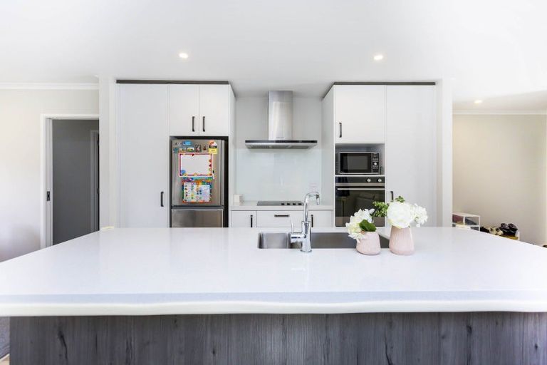 Photo of property in 13 Te Kaeaea Crescent, Wallaceville, Upper Hutt, 5018