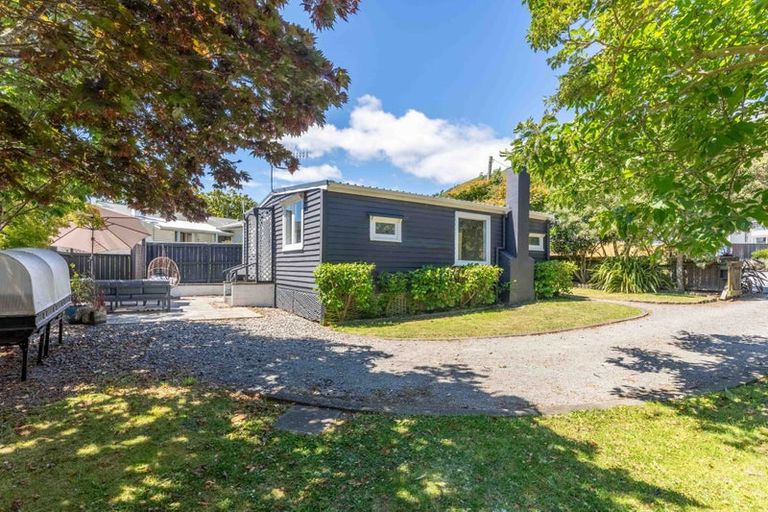 Photo of property in 8 Winara Avenue, Waikanae, 5036