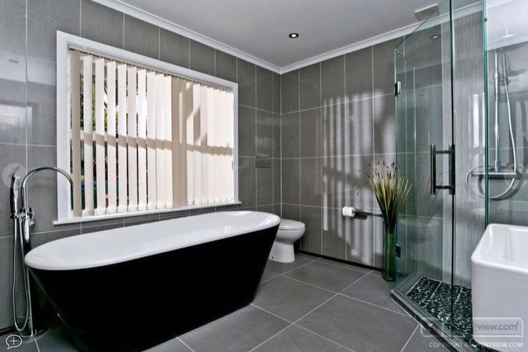 Photo of property in 46 Bruce Road, Glenfield, Auckland, 0629