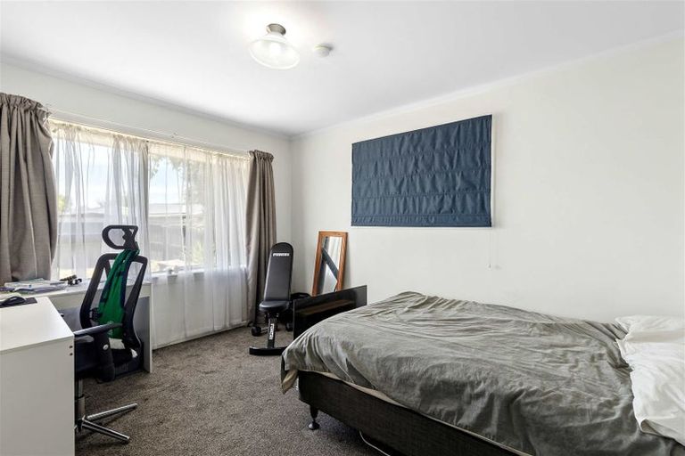 Photo of property in 1/320 Memorial Avenue, Burnside, Christchurch, 8053