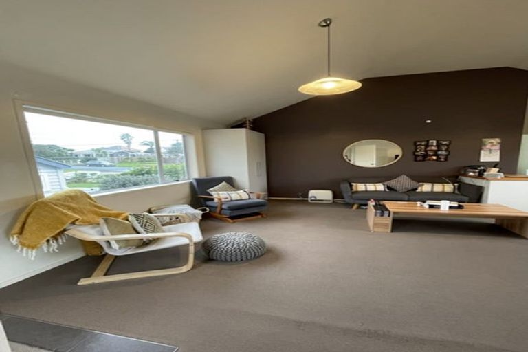 Photo of property in 11 Coronation Street, Belmont, Auckland, 0622