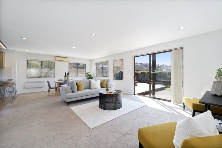 Photo of property in 33 South Kensington Way, Henderson, Auckland, 0612