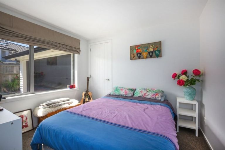 Photo of property in 17 Resolution Drive, Whitby, Porirua, 5024