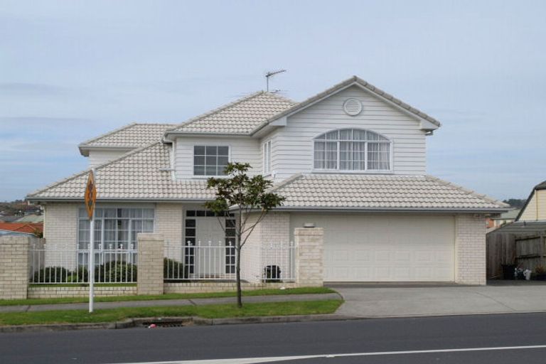 Photo of property in 198 Botany Road, Botany Downs, Auckland, 2010