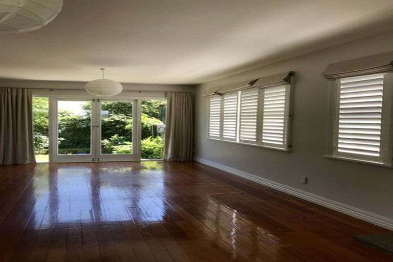 Photo of property in 35 Garreg Road, Fendalton, Christchurch, 8052