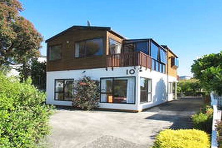 Photo of property in 10 Bayview Road, Paremata, Porirua, 5024