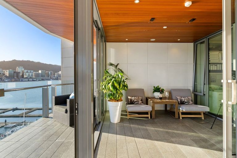 Photo of property in Clyde Quay Wharf, 3b/1 Clyde Quay Wharf, Te Aro, Wellington, 6011