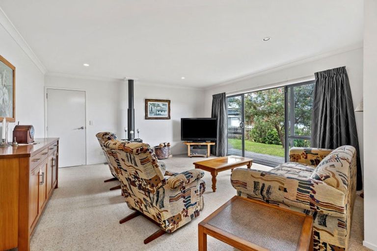 Photo of property in 10 Frangipani Street, Cable Bay, 0420