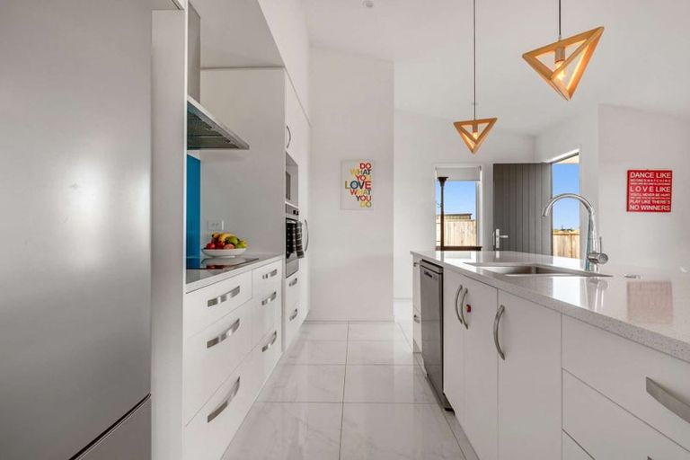 Photo of property in 12 Franks Way, Papamoa Beach, Papamoa, 3118