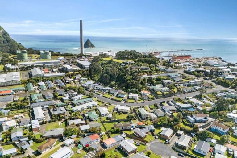 Photo of property in 15a Naumai Place, Spotswood, New Plymouth, 4310