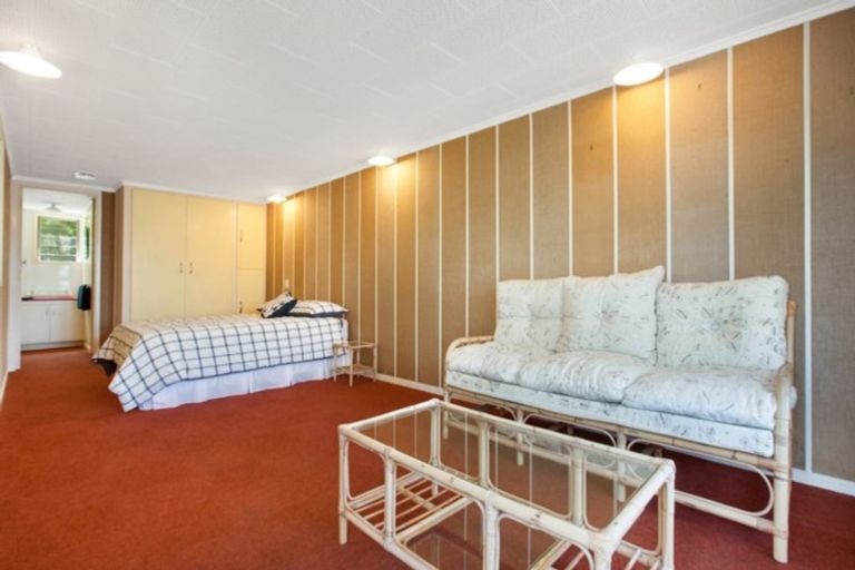 Photo of property in 24 Seaview Road, Cable Bay, 0420