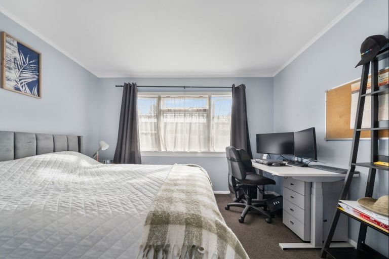 Photo of property in 2/5 Tokomaru Street, Welbourn, New Plymouth, 4312