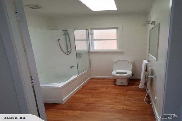 Photo of property in 176 Beach Haven Road, Beach Haven, Auckland, 0626