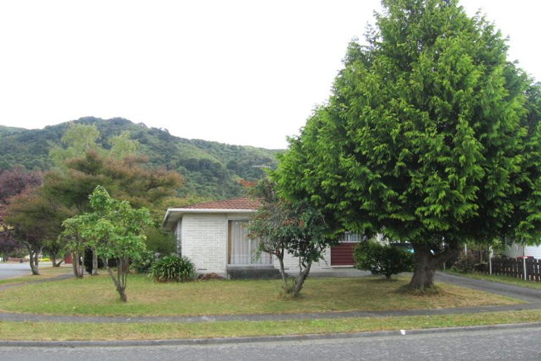 Photo of property in 1/102 Pasadena Crescent, Totara Park, Upper Hutt, 5018